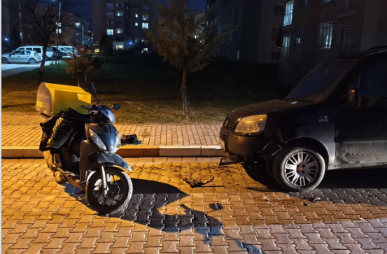 Motokurye, sokak köpeğinden kaçarken kaza yaptı