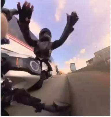 Motosiklet sürücüsü ölümden kıl payı kurtuldu