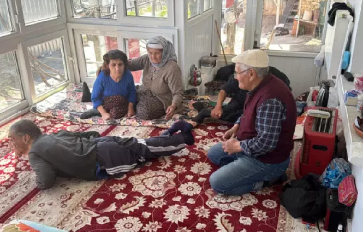 Muğla'da 71 ve 72 yaşındaki &ccedil;ift, 52 yıldır engelli 3 evladına bakıyor