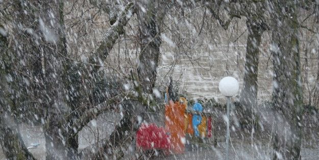 New York'u kar fırtınası vurdu: 2 ölü