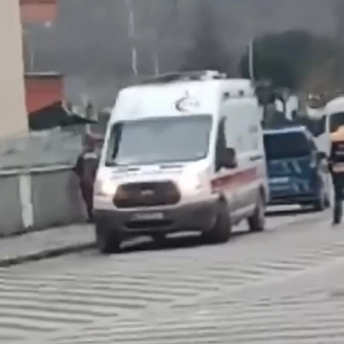 Okul önünde korku dolu anlar!                   