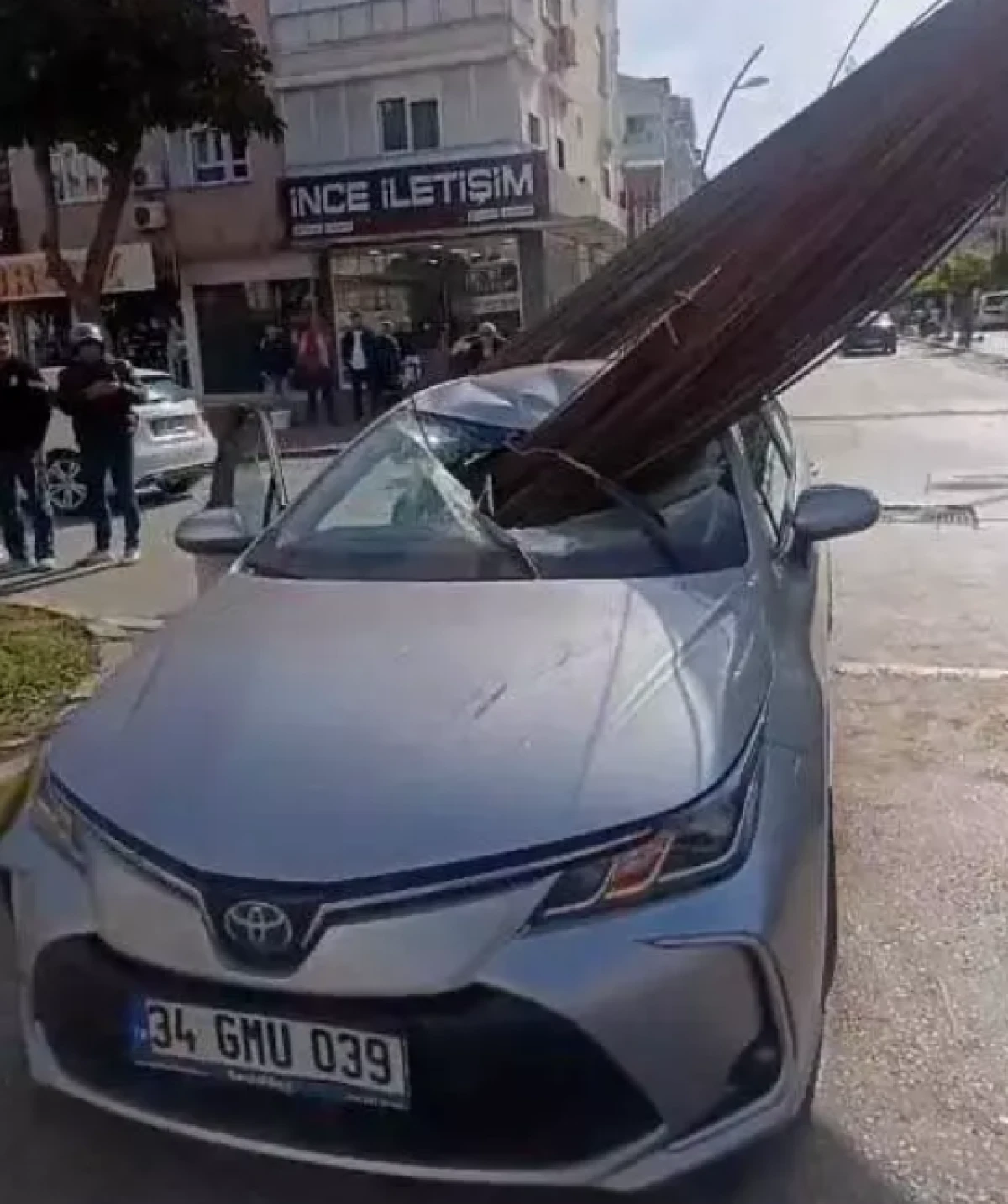 &Ouml;l&uuml;m teğet ge&ccedil;ti, Trafikte dehşet anı                     