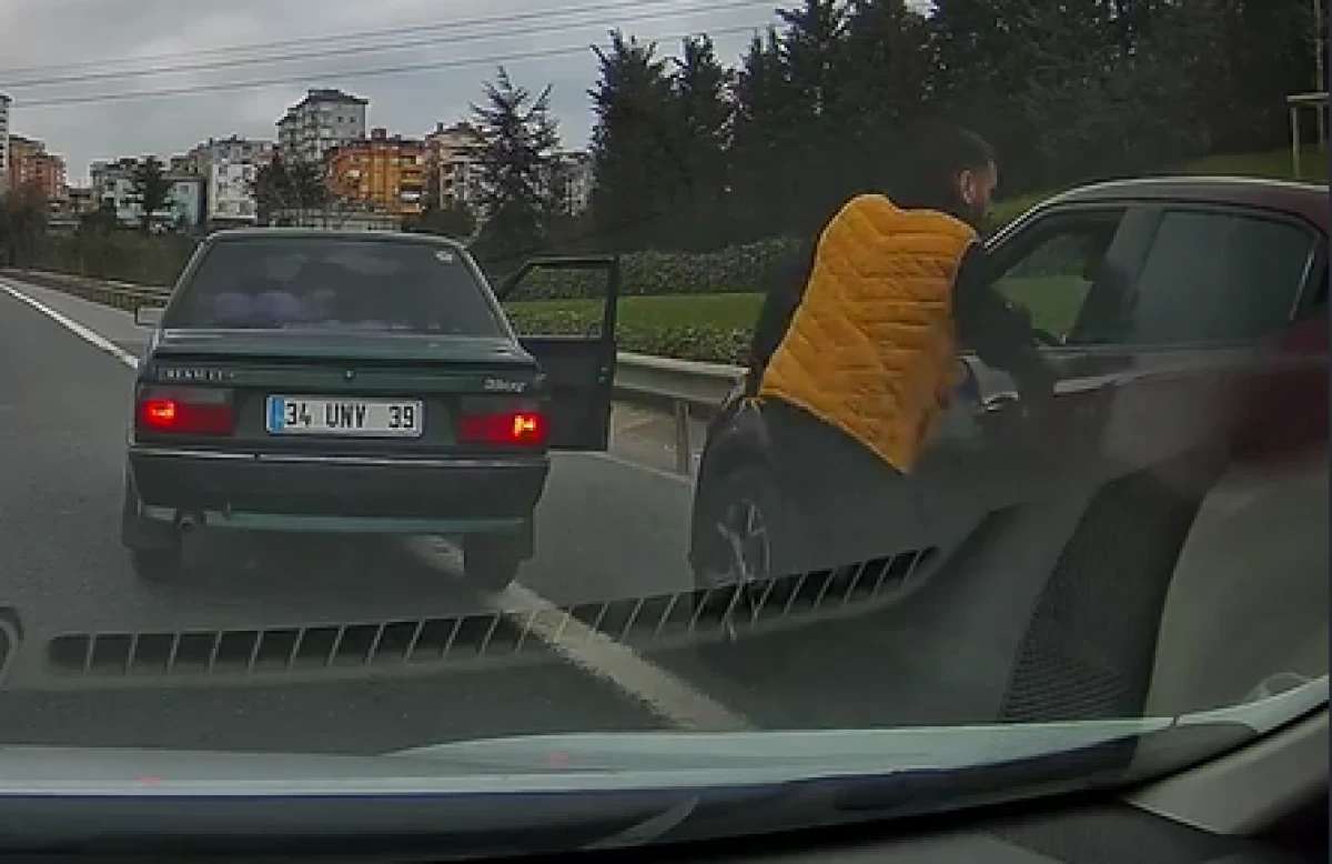 &Ouml;nce makas attı                            