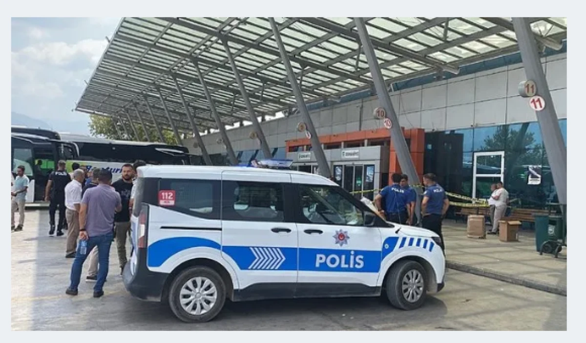 Otogarda baba kızını tüfekle vurdu!       