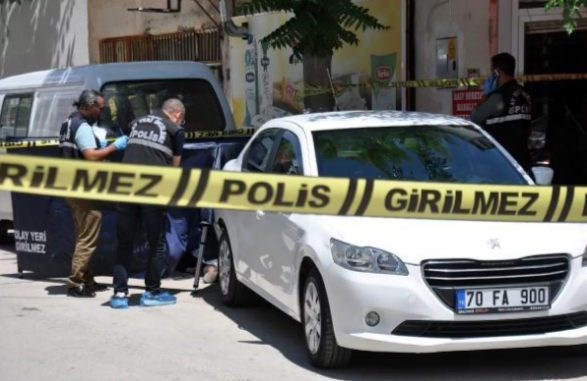 Otomobil ile minibüs arasında sıkışan kadın öldü; sürücü gözaltında