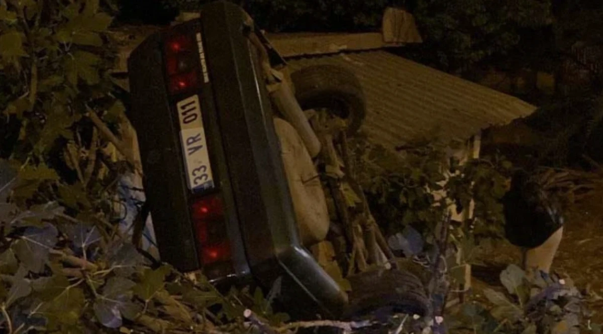 Otomobil takla atıp, eve çarptı: 1 ölü   