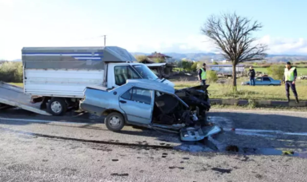 Otomobili ikiye ayıran kaza: 1 &ouml;l&uuml;!