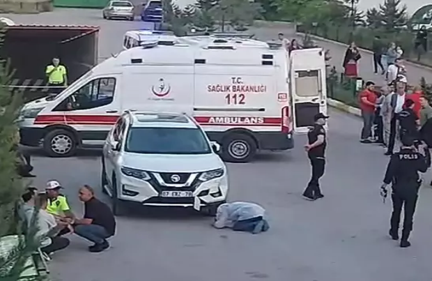 Otoparktan çıkan otomobilin altında kalan çocuk öldü