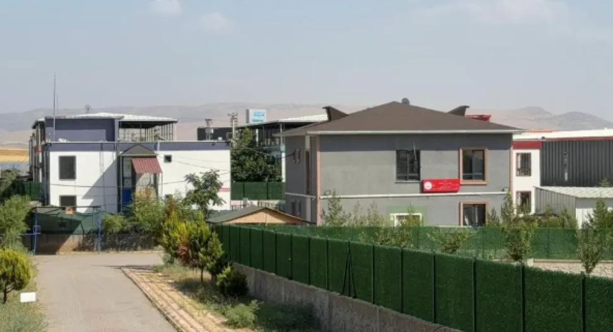 &Ouml;zel bakım merkezinde skandal: Eziyet edip lağım suyu i&ccedil;irmişler