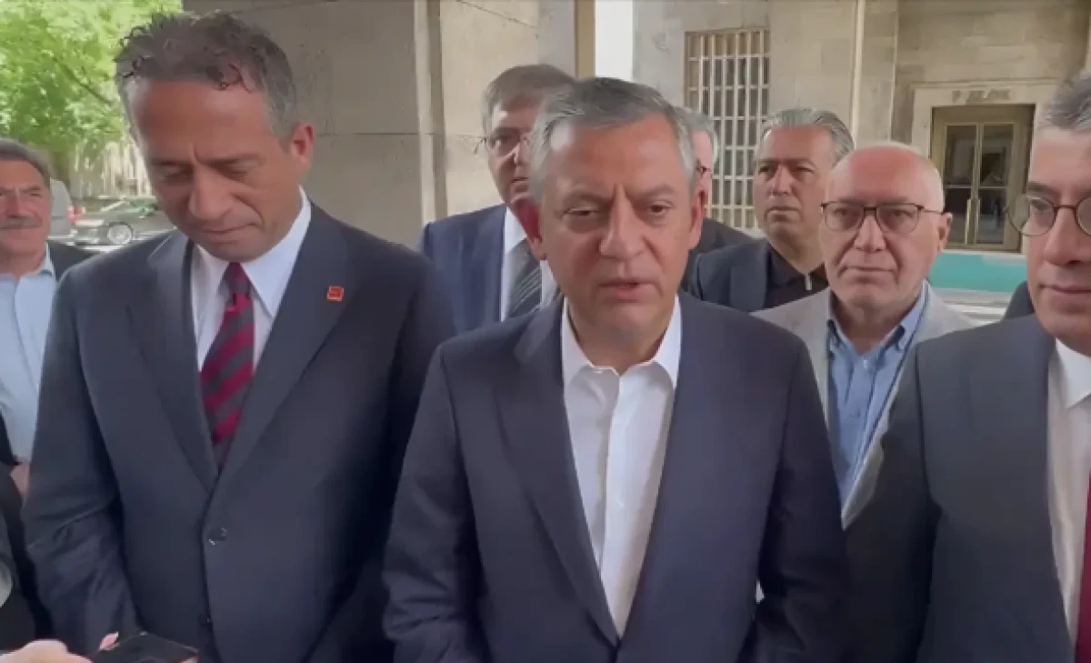 &Ouml;zg&uuml;r &Ouml;zel bayramda nerede olacağını a&ccedil;ıkladı