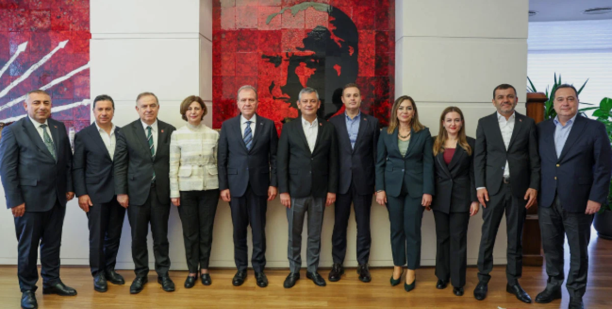 &Ouml;zg&uuml;r &Ouml;zel, CHP'li b&uuml;y&uuml;kşehir belediye başkanlarıyla g&ouml;r&uuml;şt&uuml;