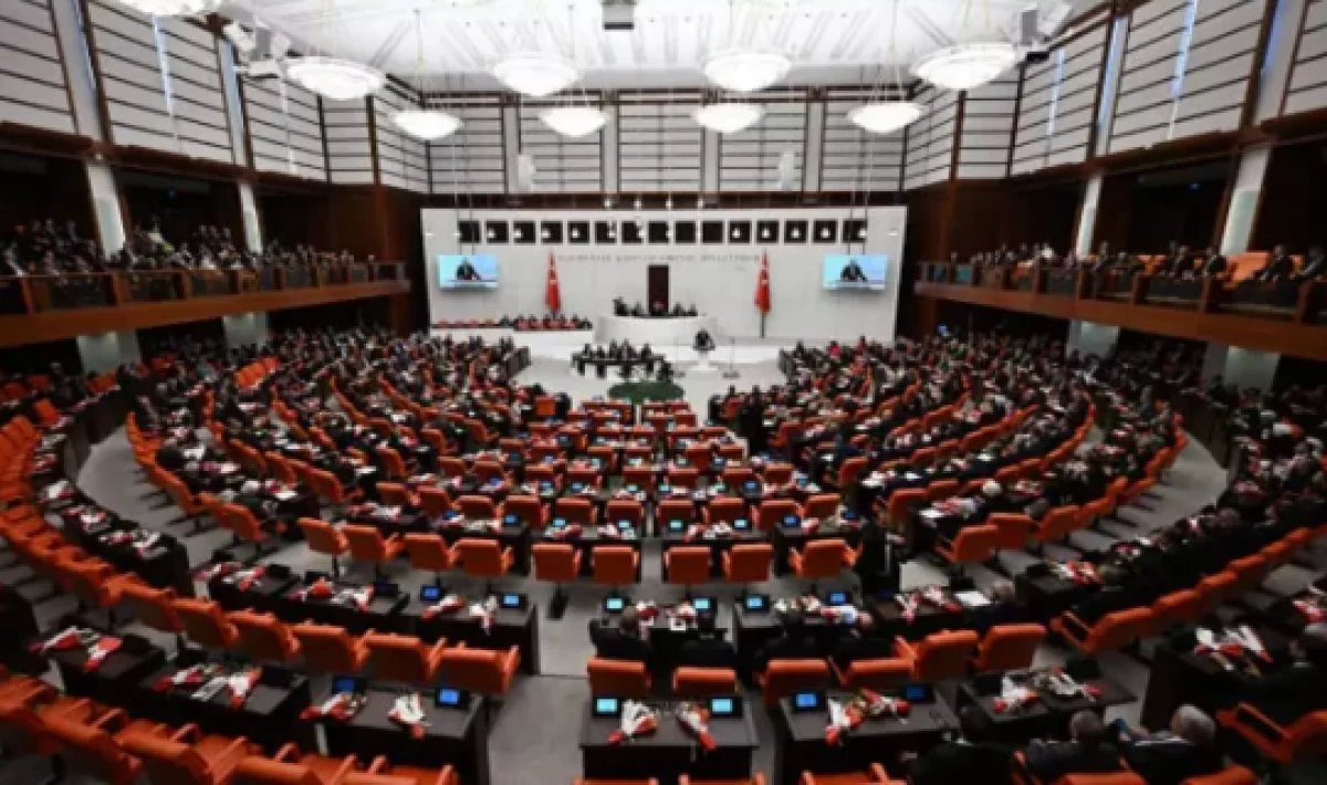 &Ouml;zg&uuml;r &Ouml;zel dahil 4 vekile ait dokunulmazlık dosyası Meclis&rsquo;te