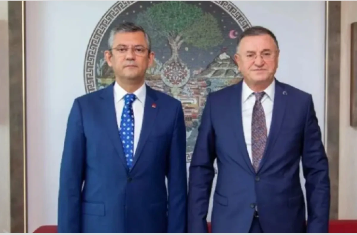 &Ouml;zg&uuml;r &Ouml;zel: Pişman olduğum tek aday dedi Jet cevap: Beni havluyla mı yakalamış?