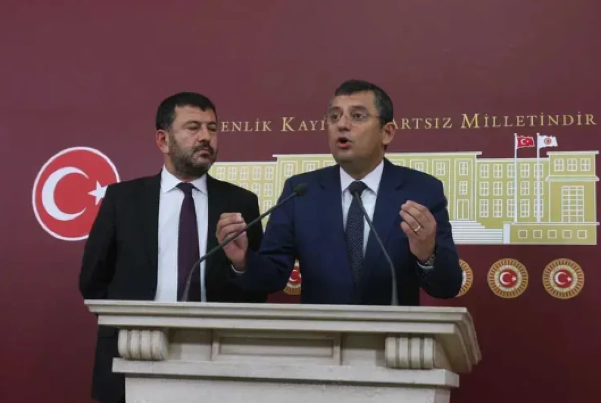 &Ouml;zg&uuml;r &Ouml;zel ve Veli Ağbaba'nın kara kutusu a&ccedil;ıldı! WhatsApp mesajları deşifre oldu