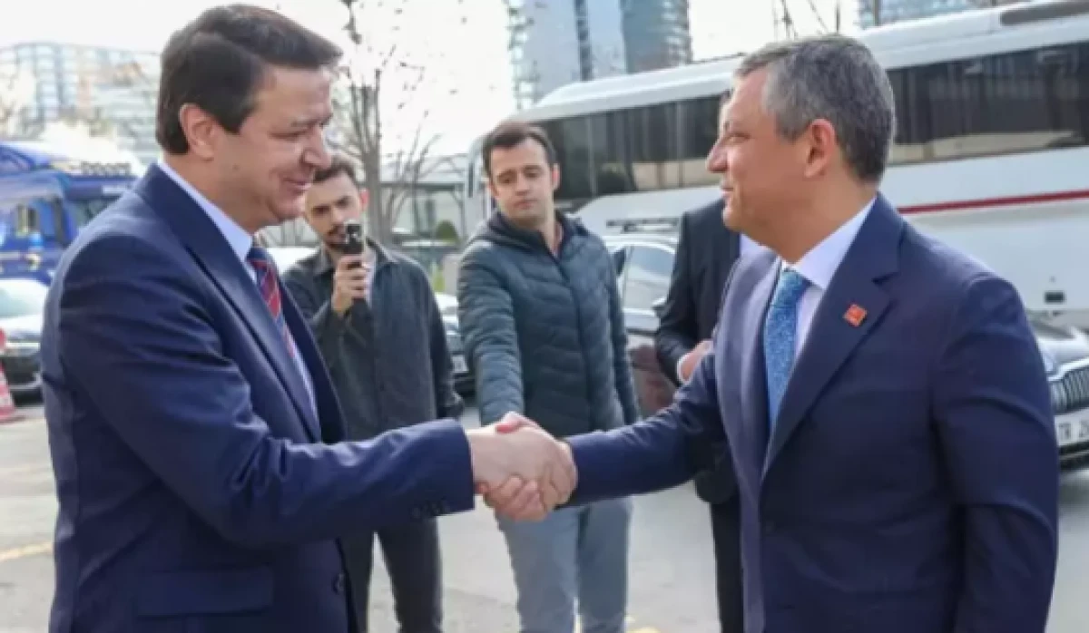 &Ouml;zg&uuml;r &Ouml;zel'den Saadet Partisi'ne ziyaret                      