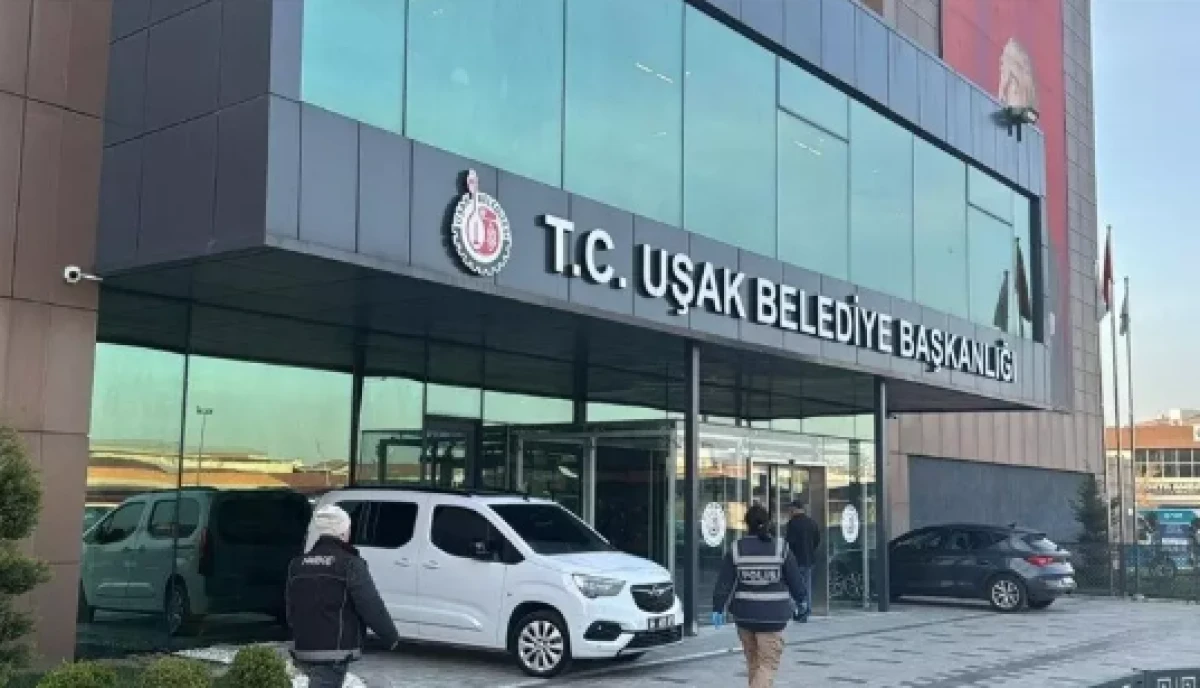 &Ouml;zkan Yalım pavyonunda &ccedil;alışan barmeni de belediyeye iş&ccedil;i yapmış!