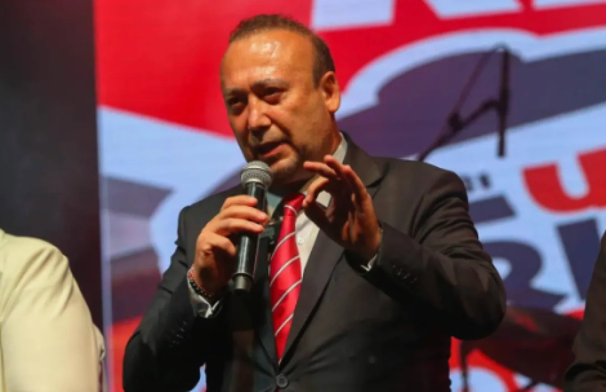 &Ouml;zkan Yalım'dan '&Ouml;zg&uuml;r &Ouml;zel' hamlesi: Mesajlar ortaya &ccedil;ıktı