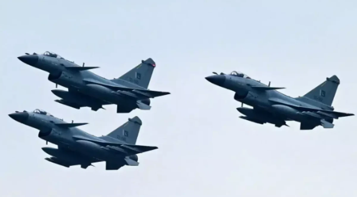 Pakistan, İran i&ccedil;in havalandırdı                         