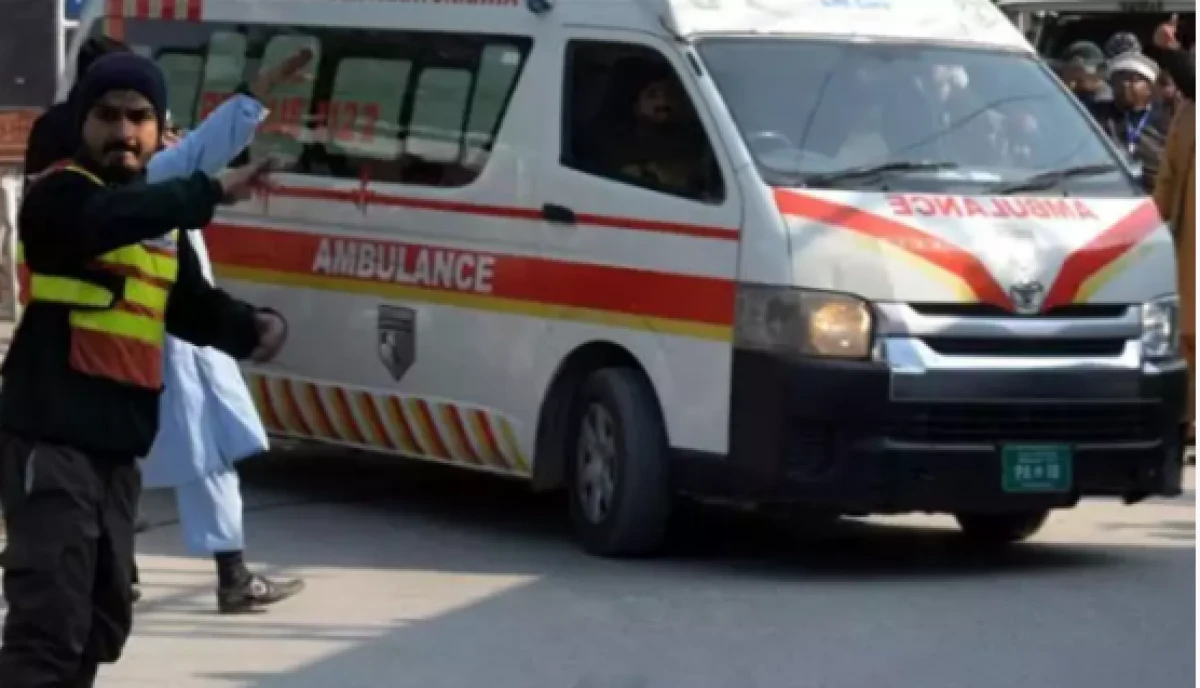 Pakistan'da polis aracına bombalı saldırı           