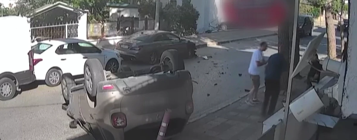 Park halindeki araca &ccedil;arpan araba takla attı