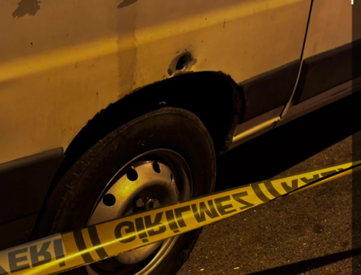 Park halindeki minib&uuml;s&uuml; kurşunlayıp ka&ccedil;tılar 