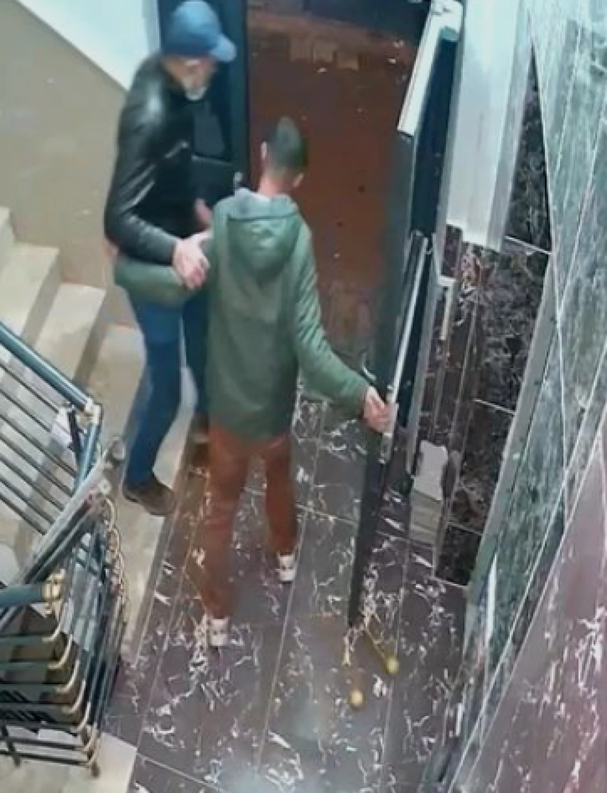 Parke taşıyla &ouml;ld&uuml;resiye darp kamerada   