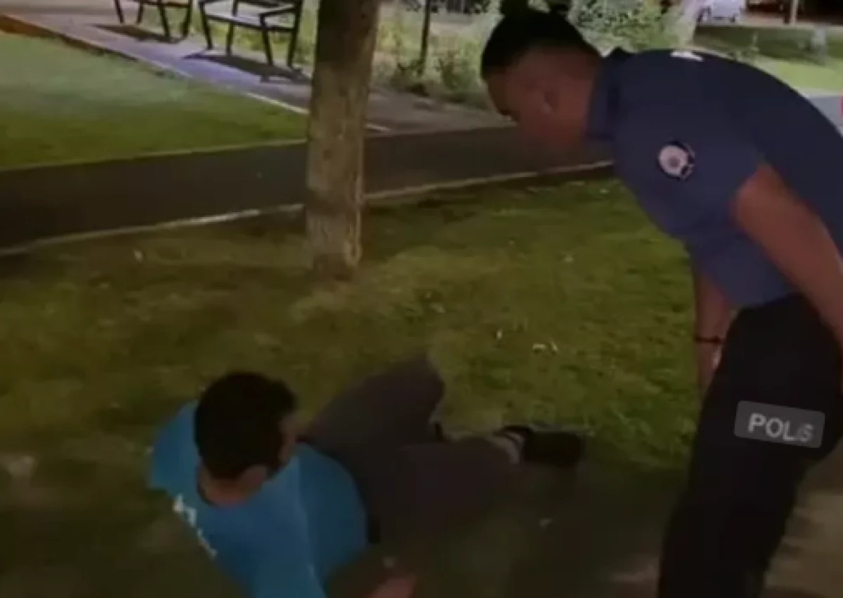 Parkta sızan alkolikten kendisini uyandıran polislere ilginç sözler 