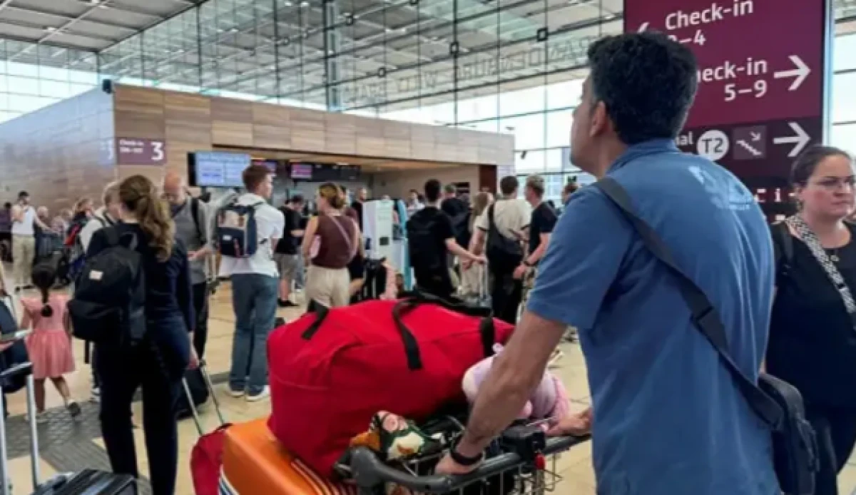 Parmak izi ve y&uuml;z taraması &ccedil;ilesi b&uuml;y&uuml;yor: Dijital sınır kalkanı kaosa d&ouml;n&uuml;şt&uuml;