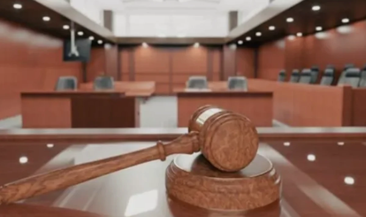 Polis memuru boşanmak için gittiği adliyede kendisini vurdu 