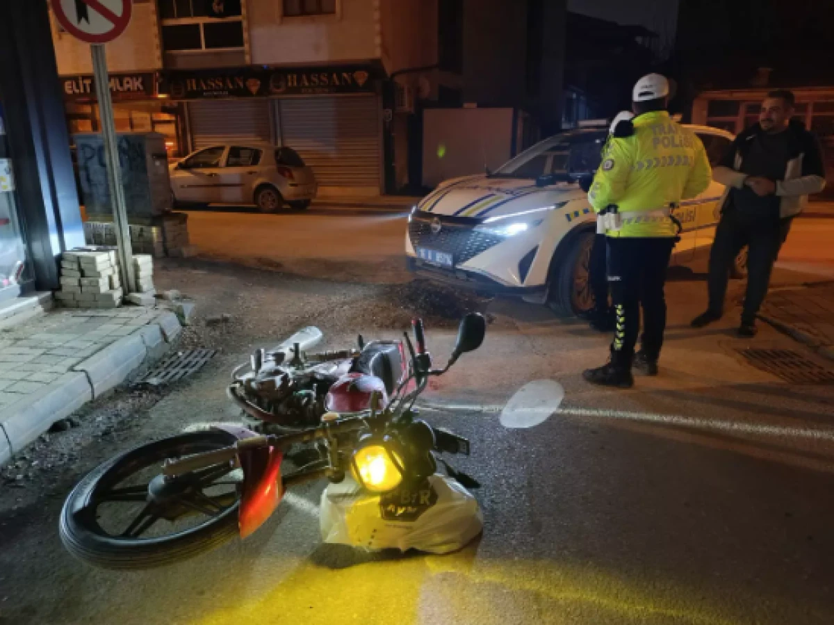 Polisin 'dur' ihtarına uymayan ehliyetsiz s&uuml;r&uuml;c&uuml;ye 303 bin lira ceza 