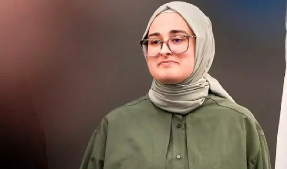 R&uuml;meysa &Ouml;zt&uuml;rk T&uuml;rkiye'ye d&ouml;nd&uuml;                           