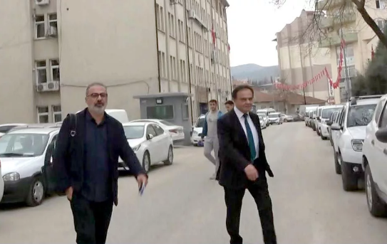 Rüşvet iddialarının ardından görevden uzaklaştırılmıştı