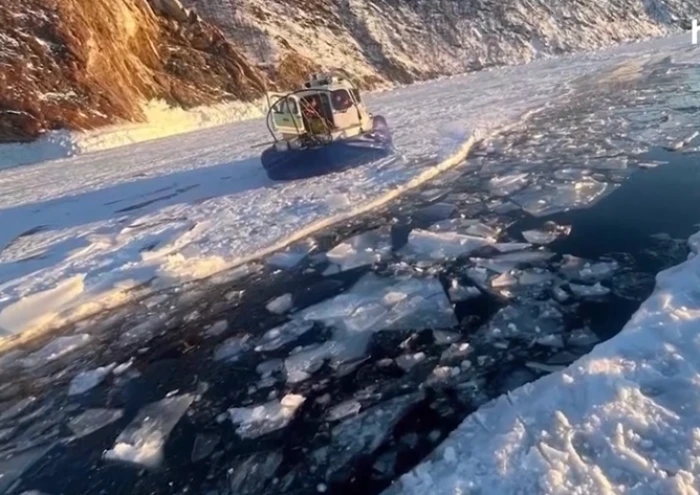 Rusya&rsquo;da Baykal G&ouml;l&uuml;&rsquo;nde buz altına giren ara&ccedil;ta 8 kişi &ouml;ld&uuml;