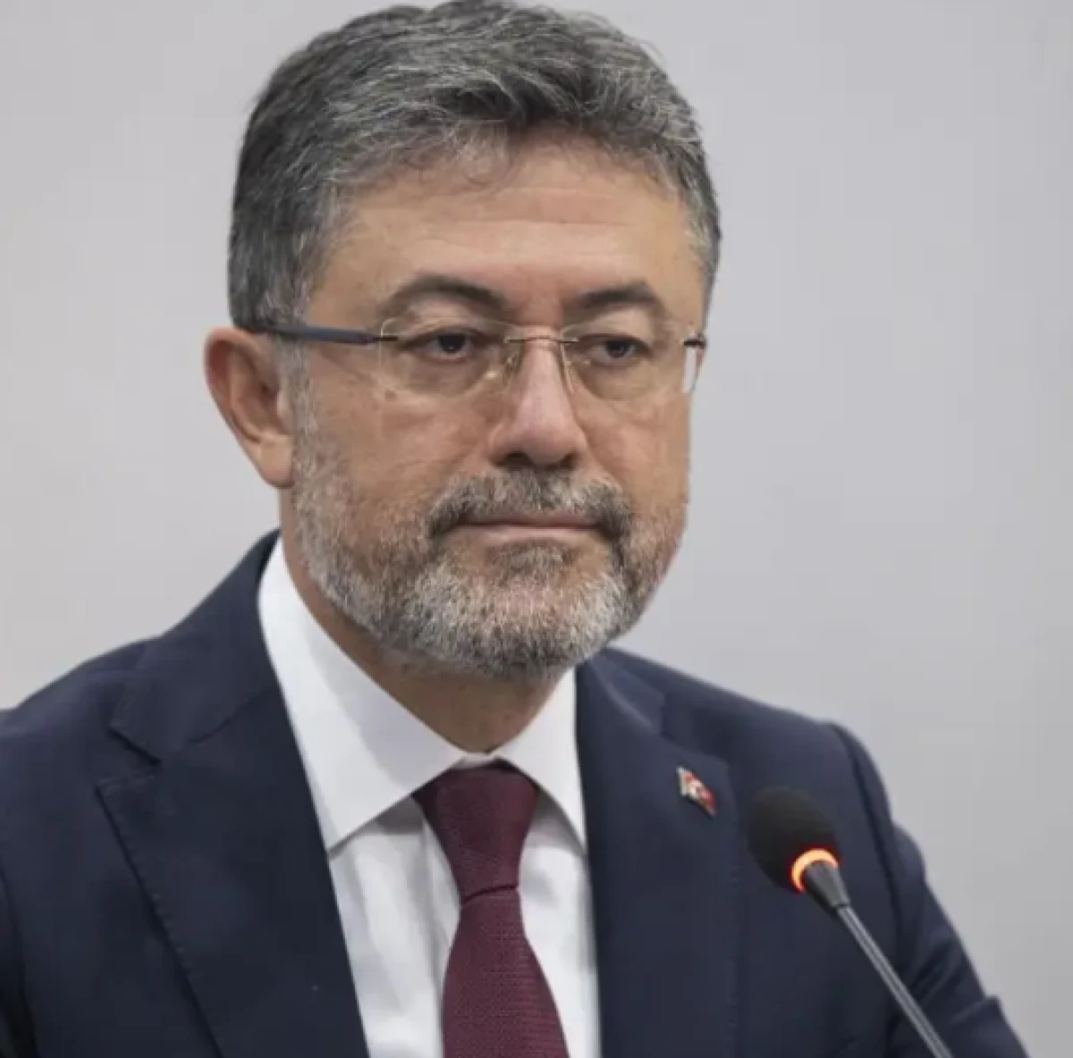 R&uuml;zgar yangınları b&uuml;y&uuml;tt&uuml;! Bakan Yumaklı'dan a&ccedil;ıklama: 3 noktada kritik saatler