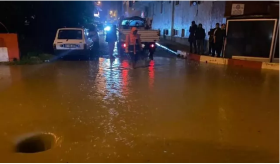 Sağanak nedeniyle iki ilçede eğitime ara