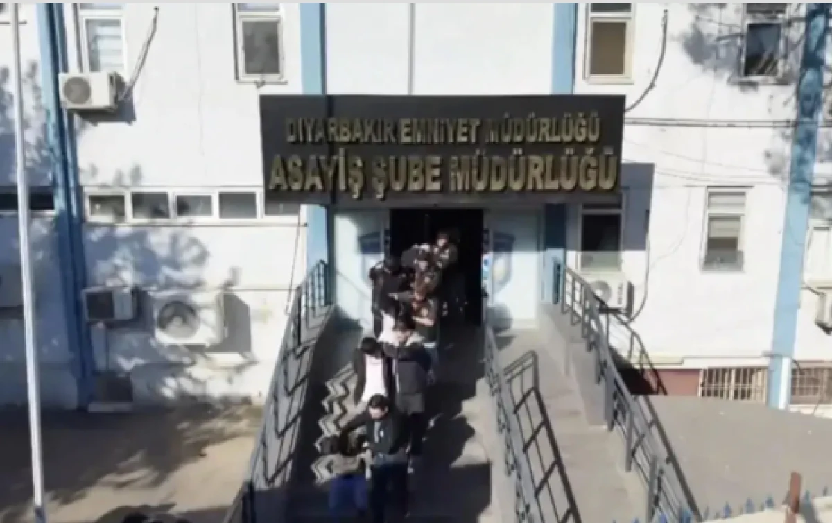 Sahte ara&ccedil; kiralama sitelerine Patinaj operasyonu: 12 ş&uuml;pheli tutuklandı