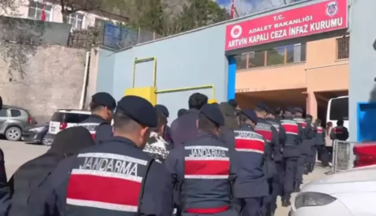 Sahte avukat &ccedil;etesine 4 ilde operasyon: 28 tutuklama