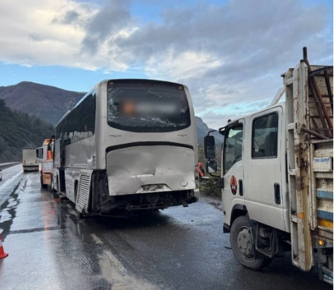 Sakarya'da zincirleme trafik kazası!           
