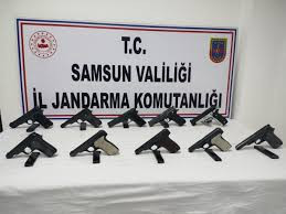 Samsun'da ele geçen 19 tabancayla ilgili 2 kişi adliyeye sevk edildi