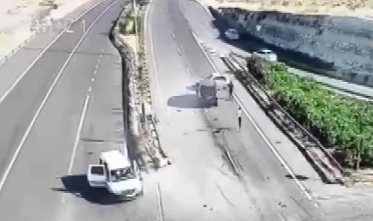 Şanlıurfa'da 3 kişinin hayatını kaybettiği kaza kamerada