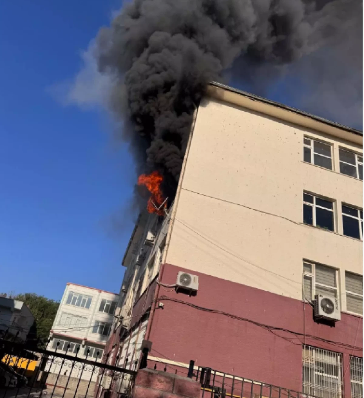 Şanlıurfa'da Hilvan Hükûmet Konağı'nda yangın! 