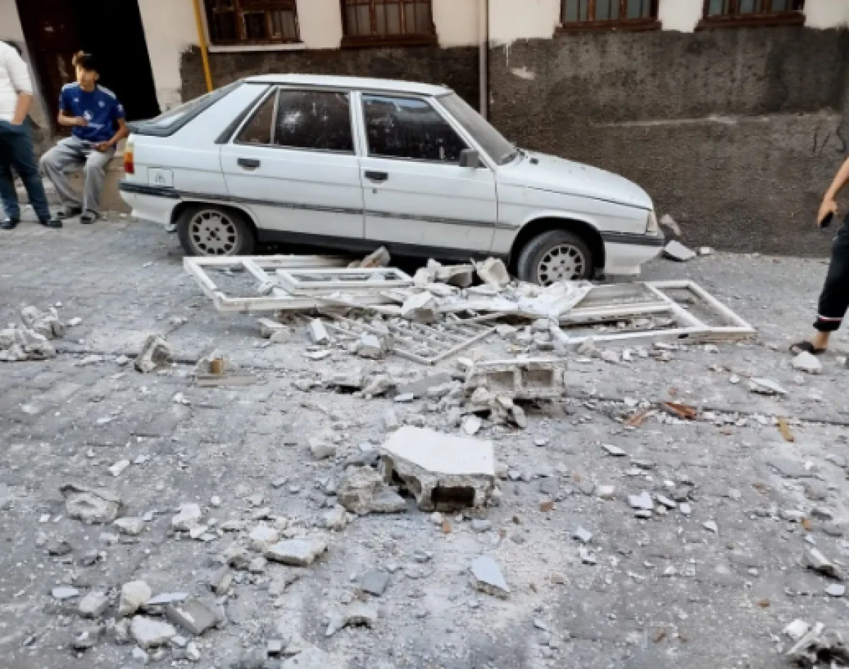 Şanlıurfa'da korkutan patlama: Mutfak t&uuml;p&uuml; bomba gibi patladı