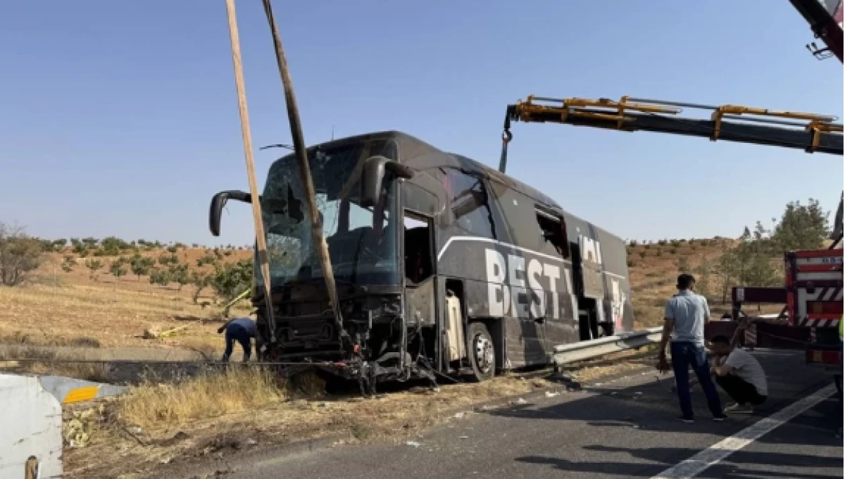 Şanlıurfa'da yolcu otobüsü devrildi      