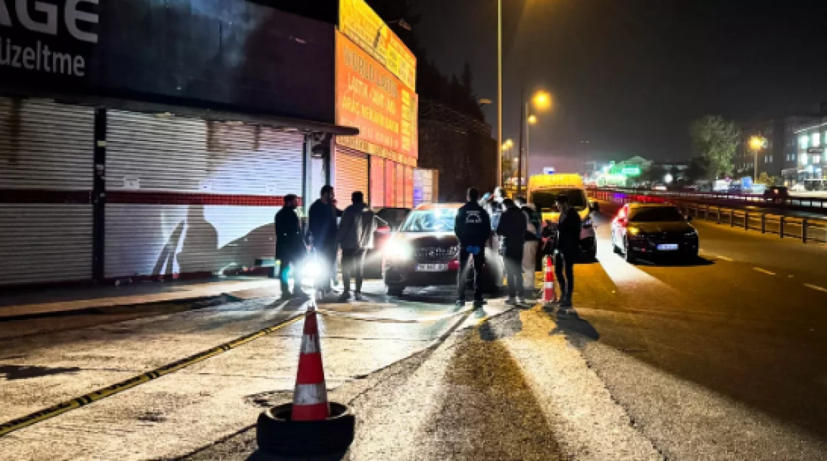 Seyir halindeki otomobilde silahlı kavga 