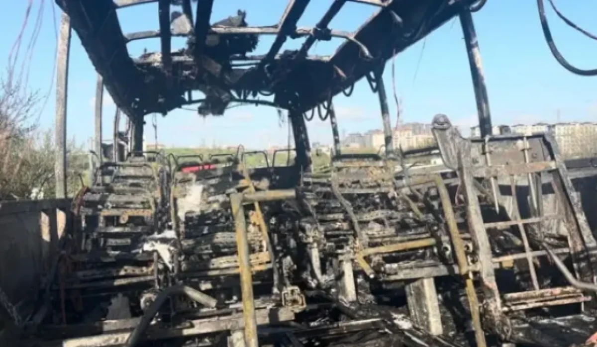 Seyir halindeyken yanan midib&uuml;s demir yığınına d&ouml;nd&uuml;