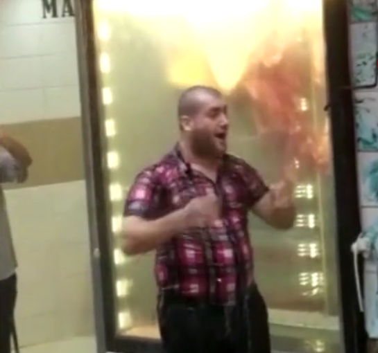 Sıcaklardan bunalan Rizeli yağmur yağınca sokak ortasında duş aldı