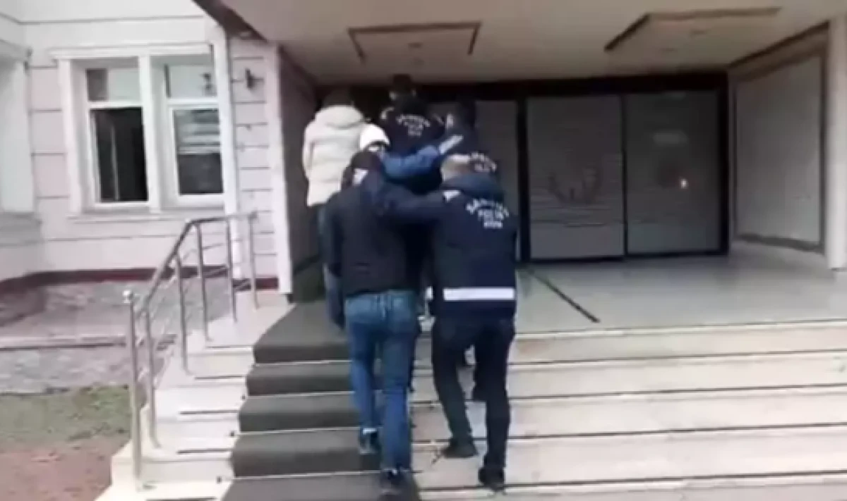 Sınavda kopya şebekesine operasyon      