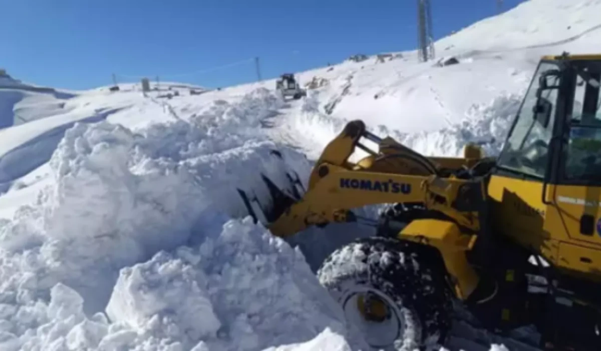 Şırnak’ta kar mesaisi erken başladı             