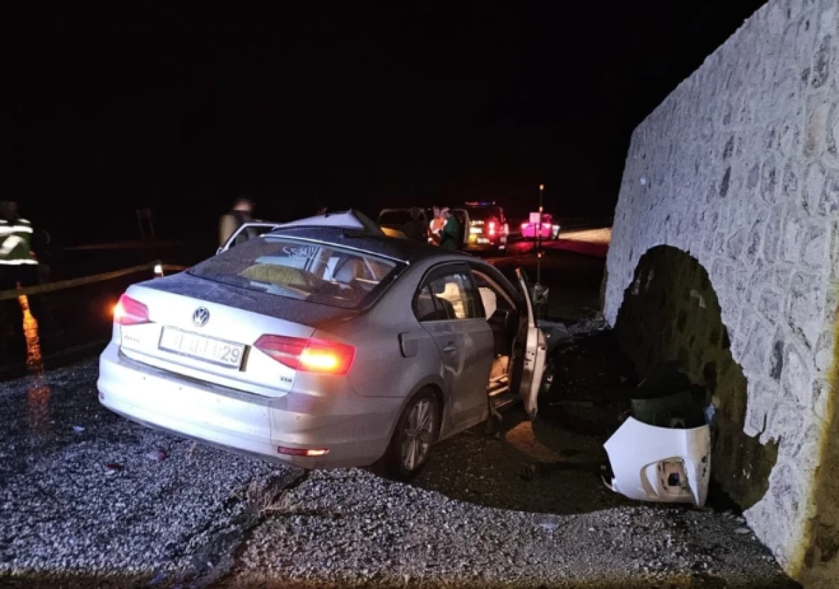 Sivas'ta iki otomobil çarpıştı              