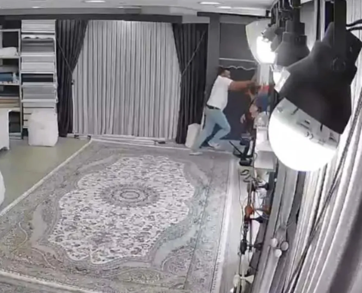 Sokaktaki kavga perdecide devam etti o anlar kameralara yansıdı...